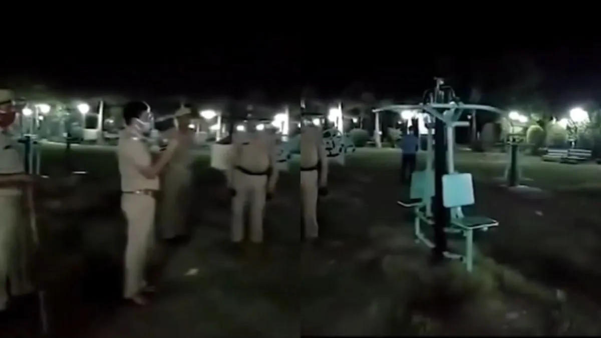 पार्क में खड़ी पुलिस घटना का वीडियो बनाते हुए।- India TV Hindi