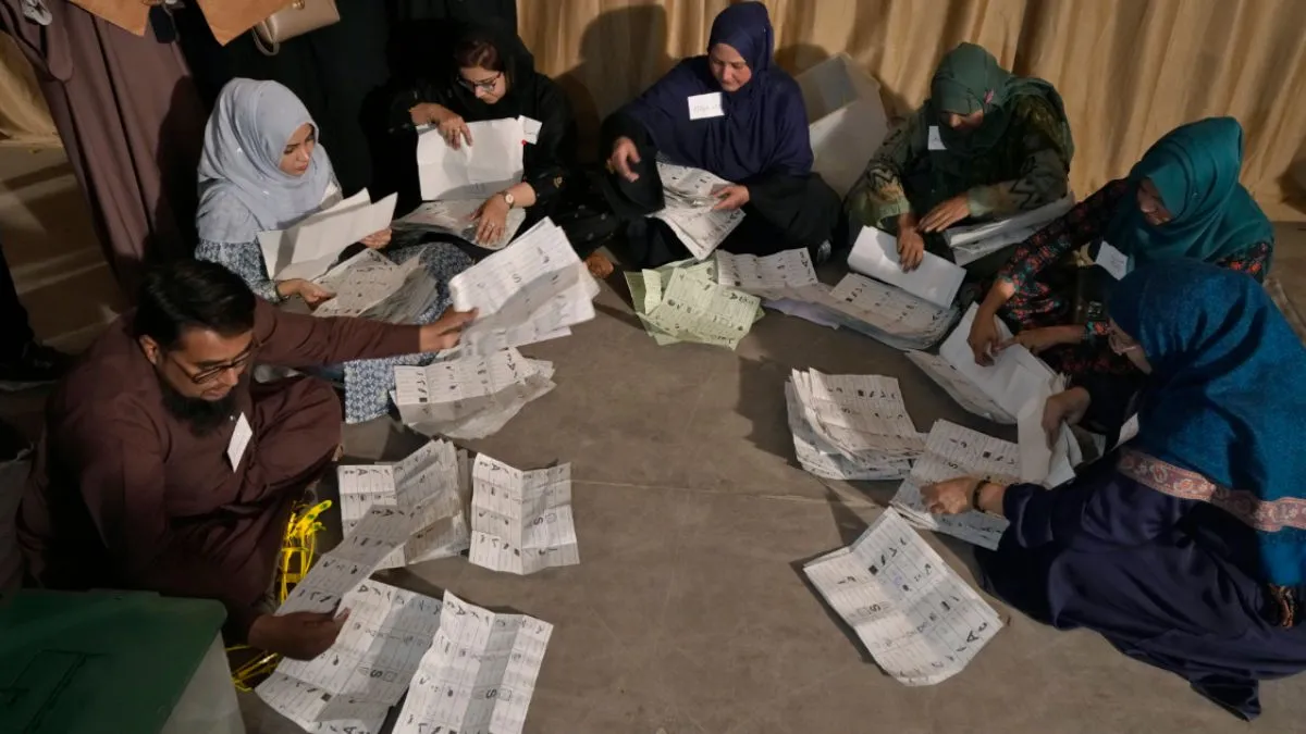 Counting continues in Pakistan elections.- India TV Hindi