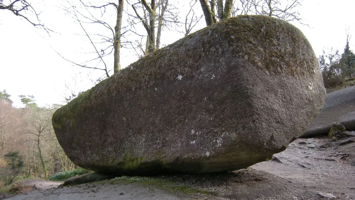 Rock weighing 132 tons - India TV Hindi