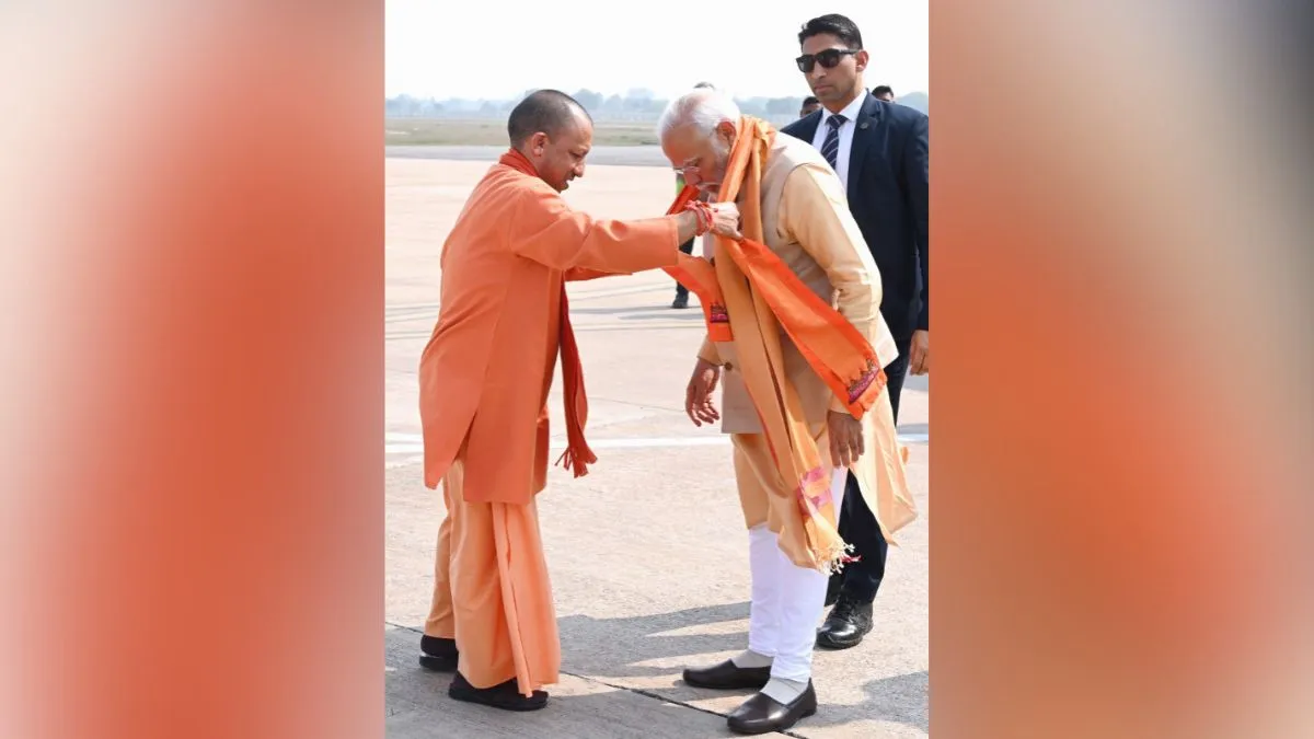CM योगी ने पहनाई श्रीराम मंदिर अंकित पट्टिका।- India TV Hindi