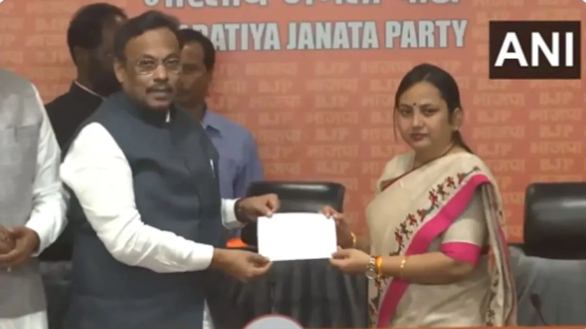 BSP MP Sangeeta Azad joins BJP- India TV Hindi