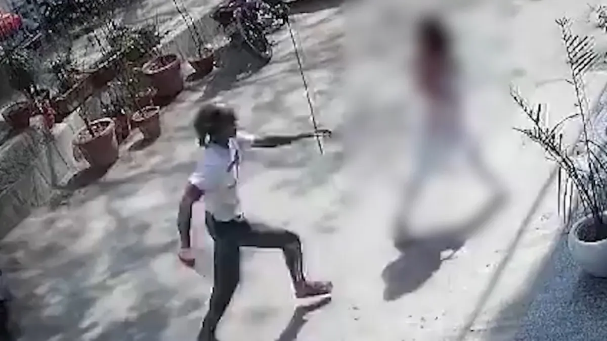 युवक ने युवती पर चाकू से किया हमला- India TV Hindi