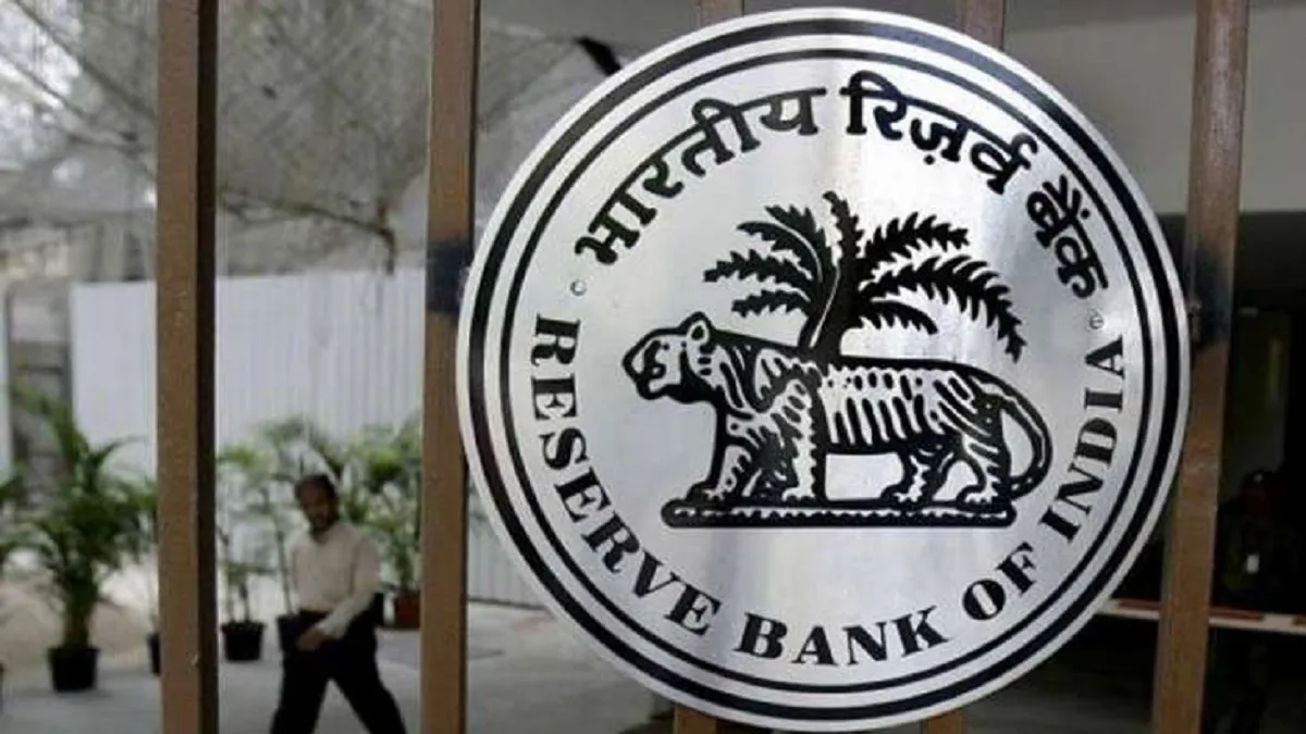 भारतीय रिज़र्व बैंक (RBI) ने 04 मार्च, 2024 के एक आदेश के तहत बैंकों पर यह मौद्रिक जुर्माना लगाया है- India TV Paisa