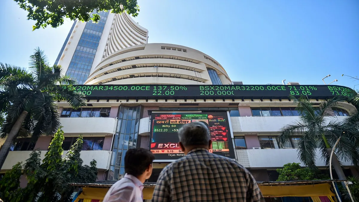 शेयर बाजार में पिछले कुछ सत्र से लगातार गिरावट का रुख देखा जा रहा है।- India TV Paisa