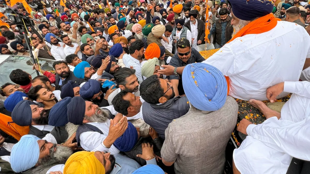 'पंजाब बचाओ' यात्रा के दौरान सुखबीर सिंह बादल कांग्रेस-आप पर हमला- India TV Hindi