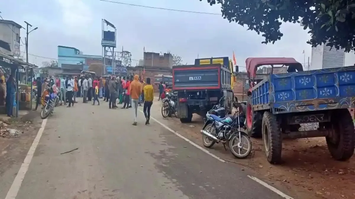बालू से लदे ट्रक ने 6...- India TV Hindi