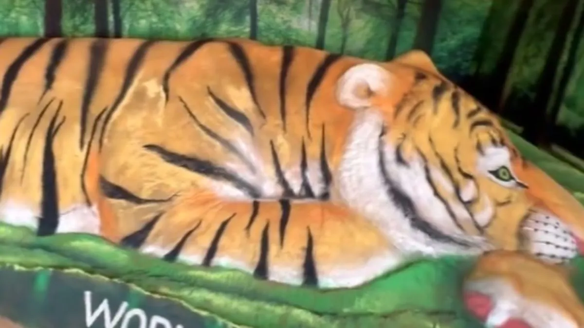 रेत से बनी बाघ की कलाकृति- India TV Hindi