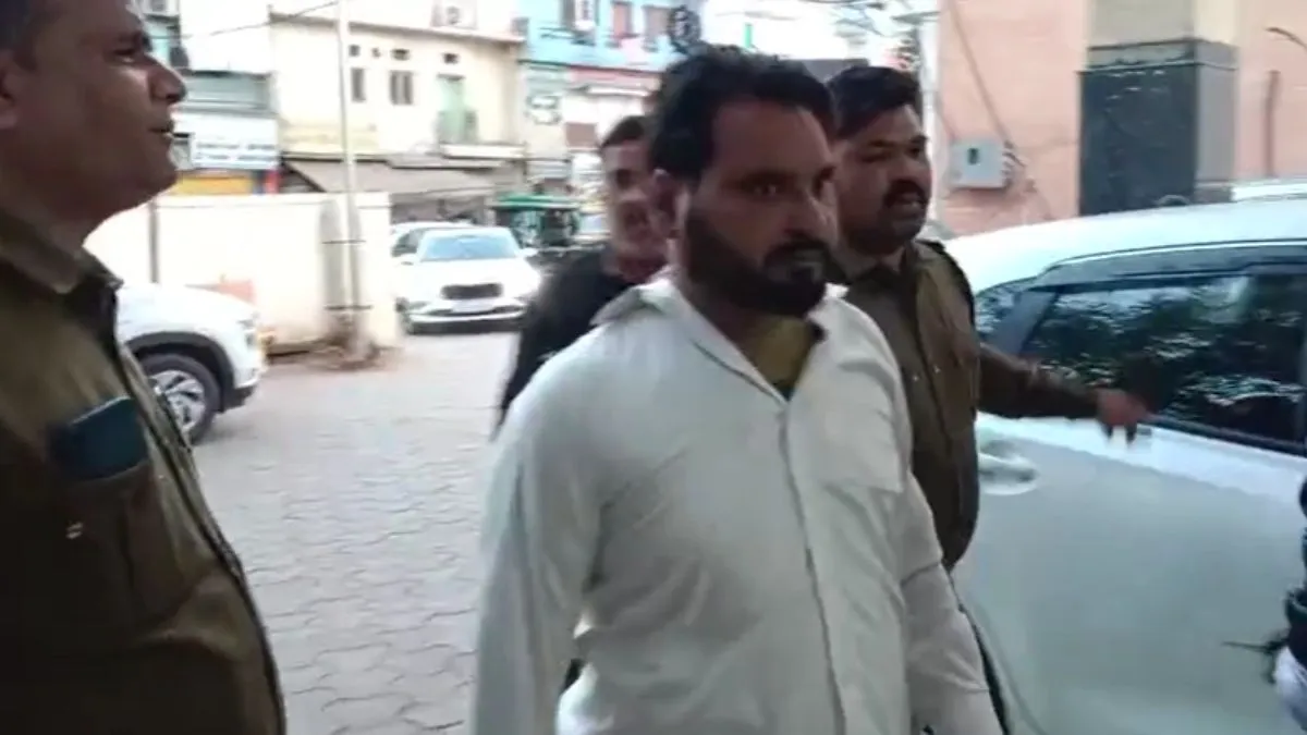 पुलिस की गिरफ्त में तांत्रिक बाबा।- India TV Hindi