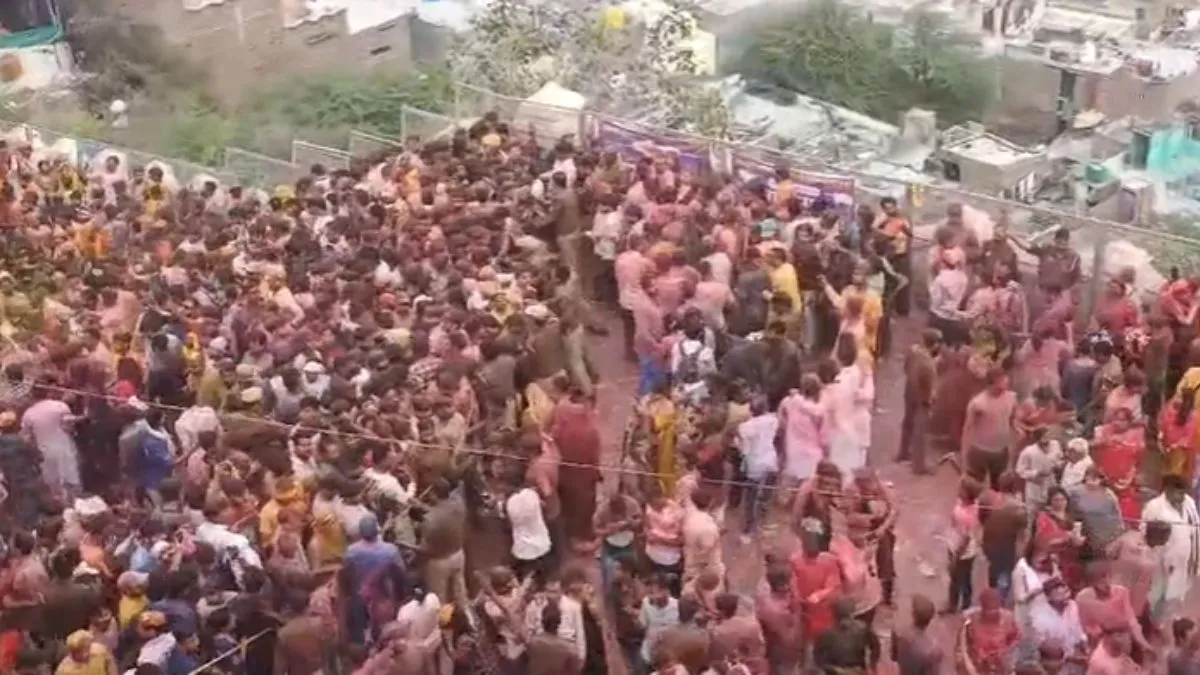 श्रीजी मंदिर में लड्डू होली के दौरान भगदड़।- India TV Hindi