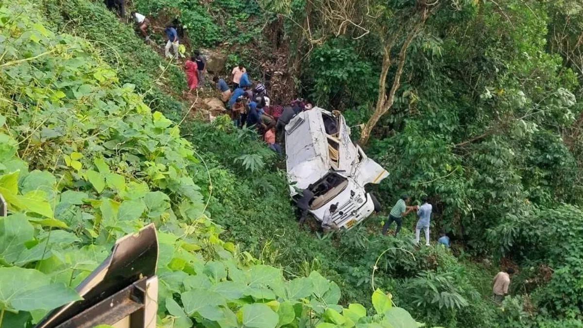 Tourist vehicle accident- India TV Hindi