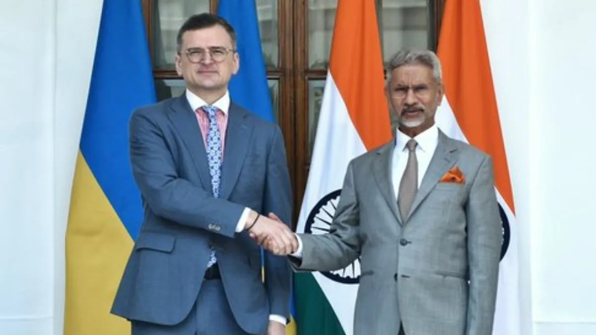 यूक्रेन के विदेश मंत्री द्विमित्री कुलेबा और एस जयशंकर। - India TV Hindi