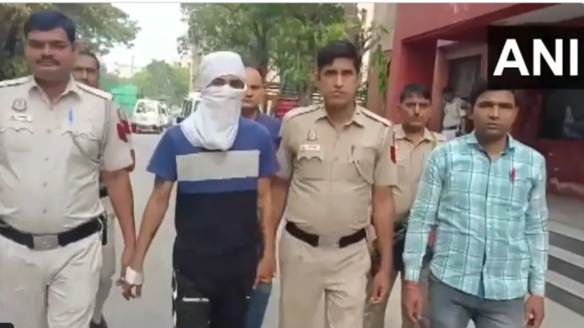 पुलिस की हिरासत में आरोपी- India TV Hindi