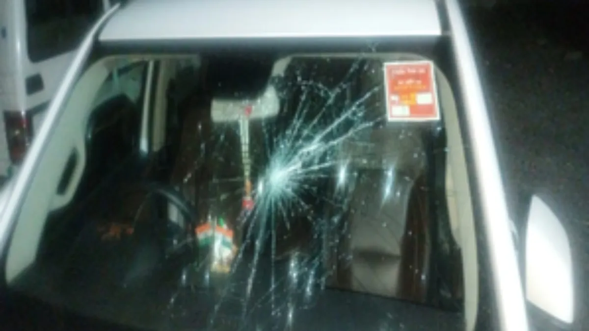 बीजेपी विधायक की कार पर हमला - India TV Hindi