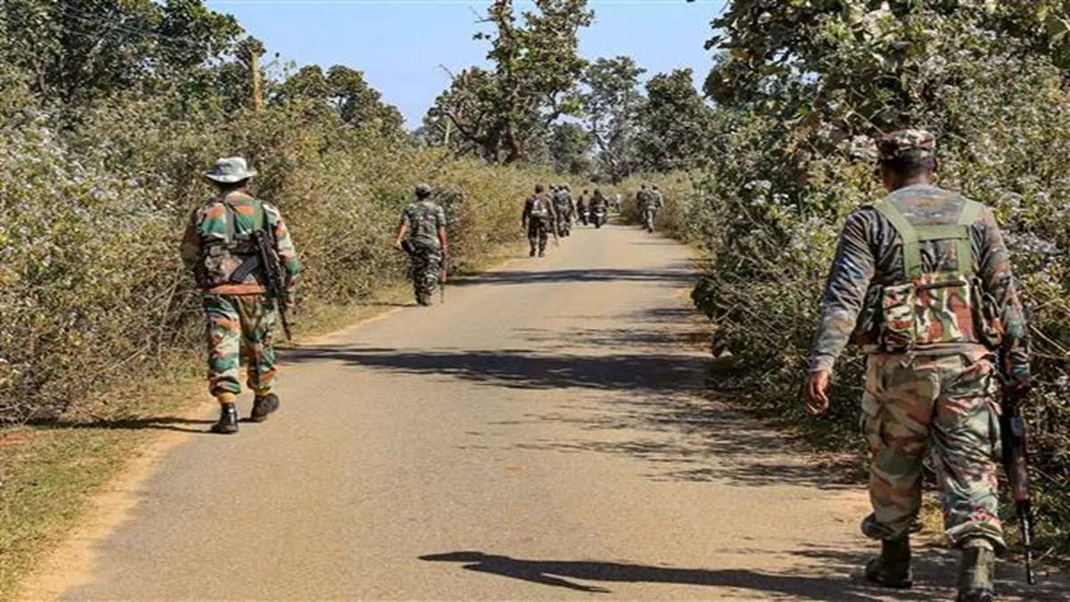 कांकेर में सुरक्षा बलों ने 18 माओवादियों को किया ढेर।- India TV Hindi