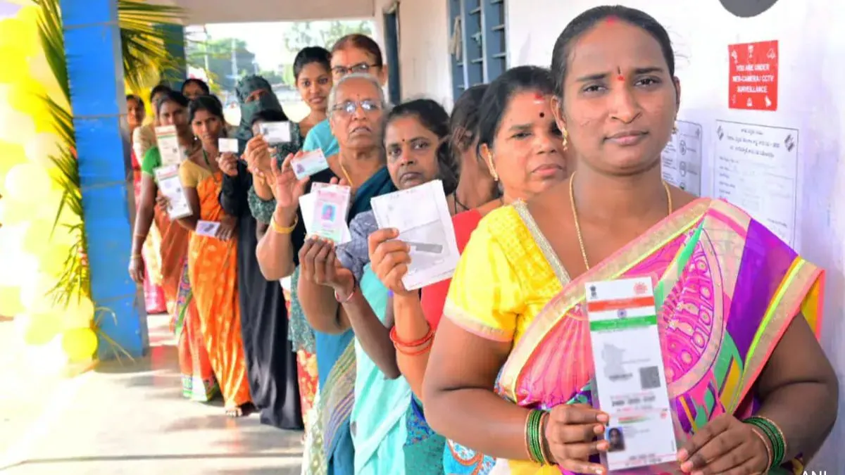 क्या वोट देने के लिए मोबाइल फोन ले जाने की इजाजत मिलती है - India TV Hindi