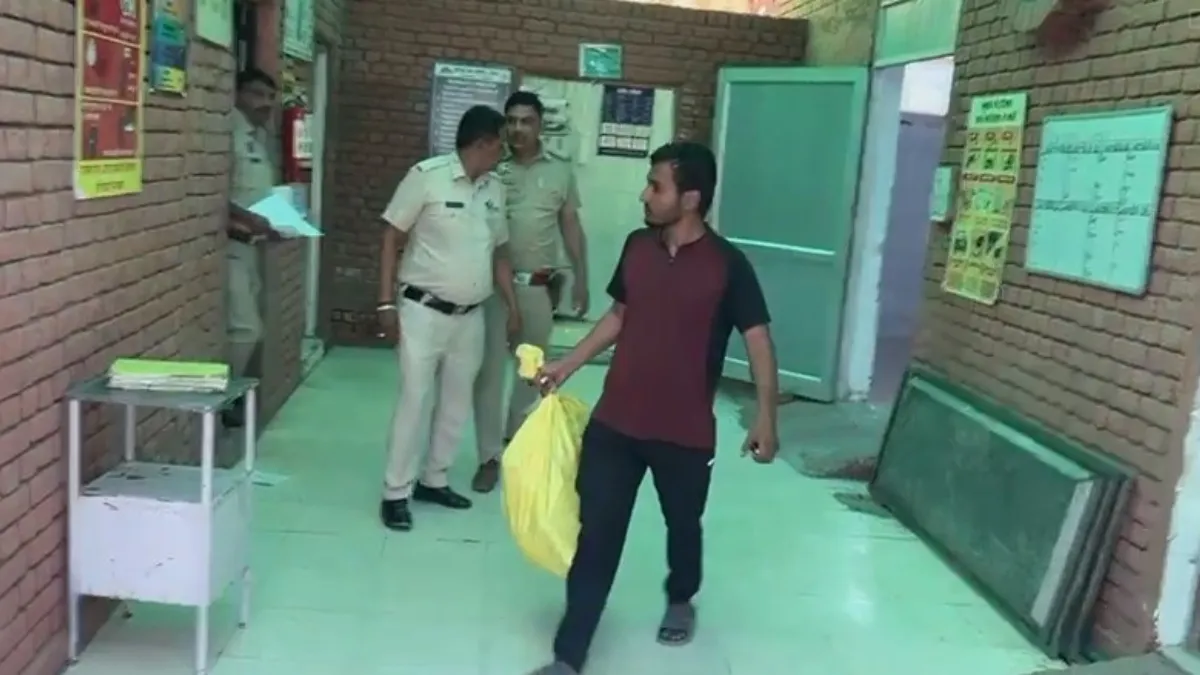 पुलिस ने जलती चिता से शव के अवशेष निकालवाए- India TV Hindi