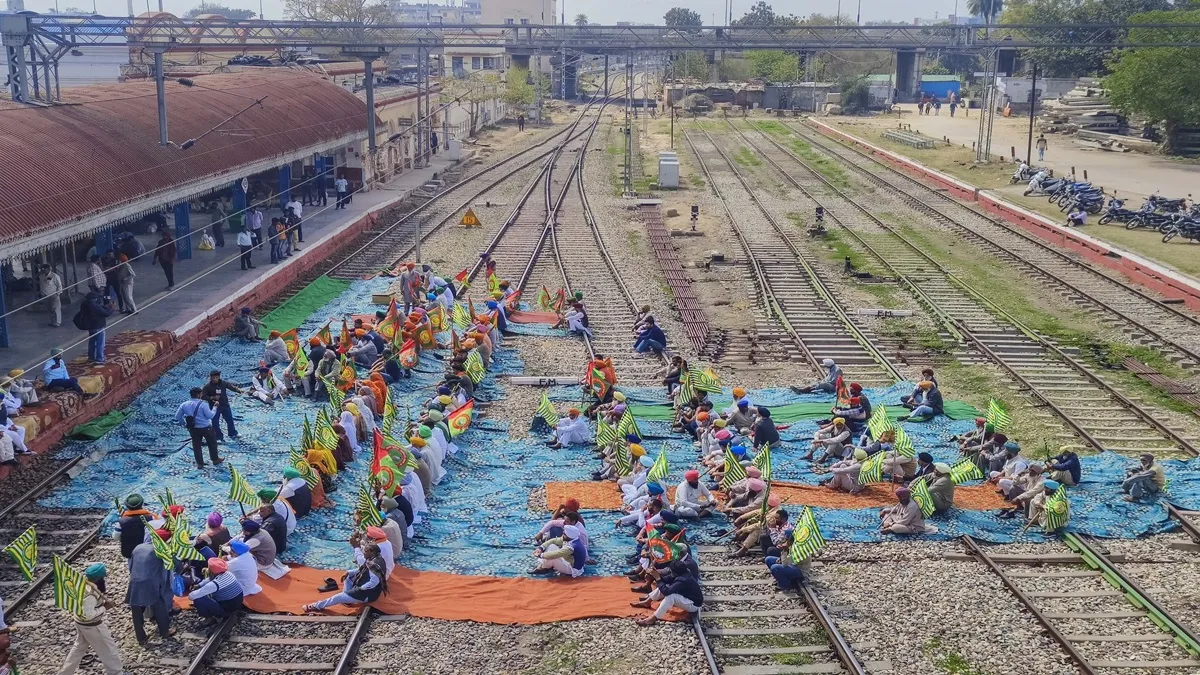 rail roko protest- India TV Hindi