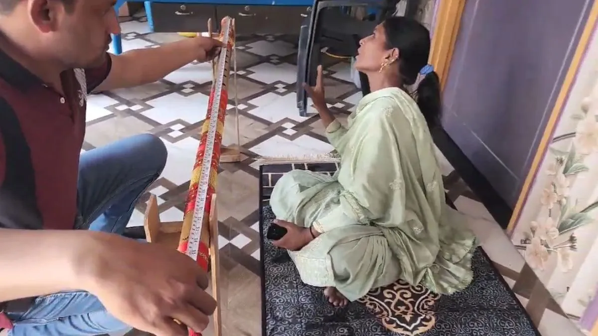 पीएम मोदी को 56 इंच की बांसुरी भेंट करेंगी हिना परवीन।- India TV Hindi
