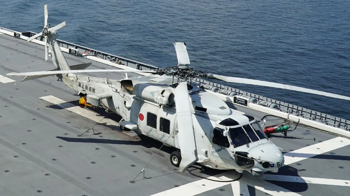 जापानी नौसेना का हेलीकॉप्टर दुर्घटनाग्रस्त होने के बाद।- India TV Hindi