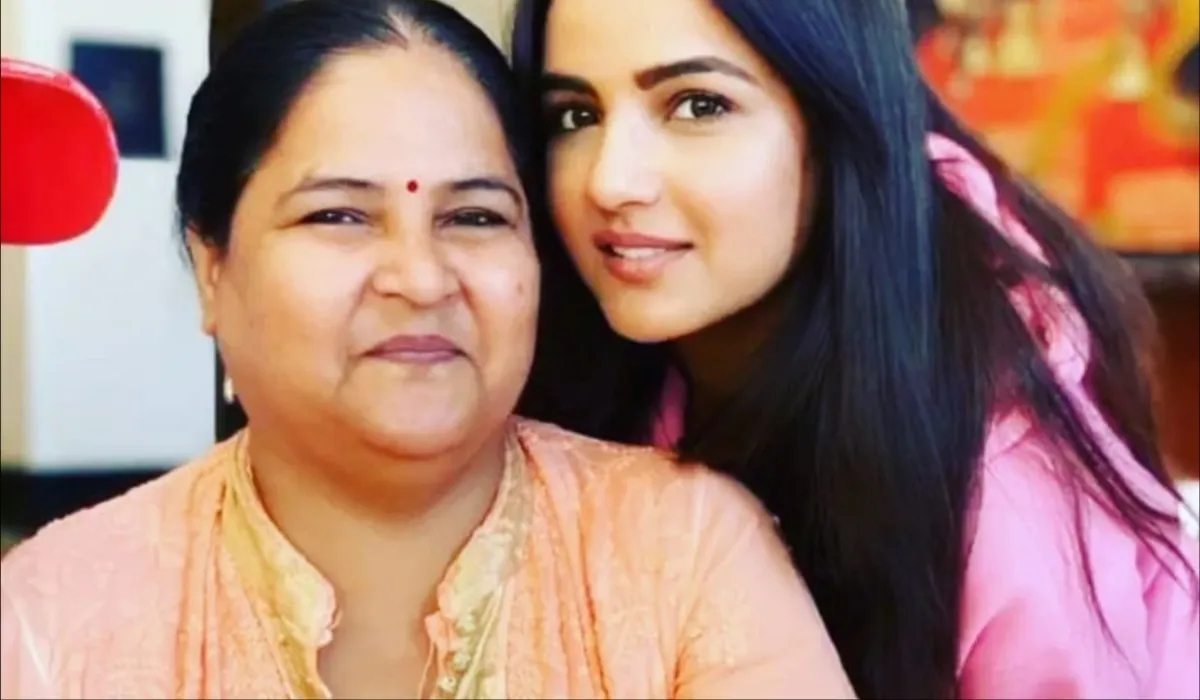 Jasmin Bhasin mother hospitalized- India TV Hindi