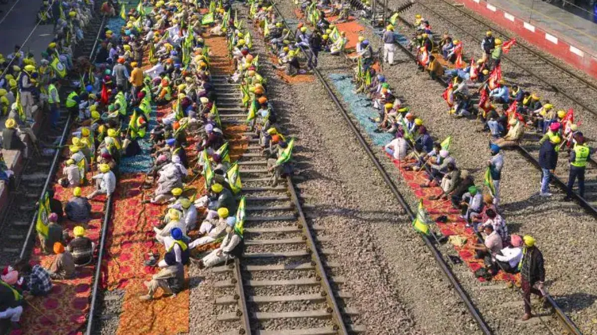 पंजाब में शंभू बॉर्डर पर रेलवे ट्रैक से हटेंगे किसान- India TV Hindi