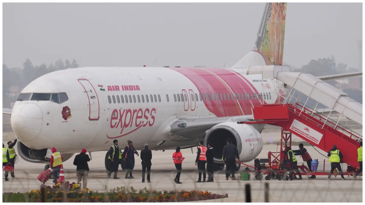  Air India Express flight caught fire in engine 179 passengers evacuated safely after landing on ben- India TV Hindi