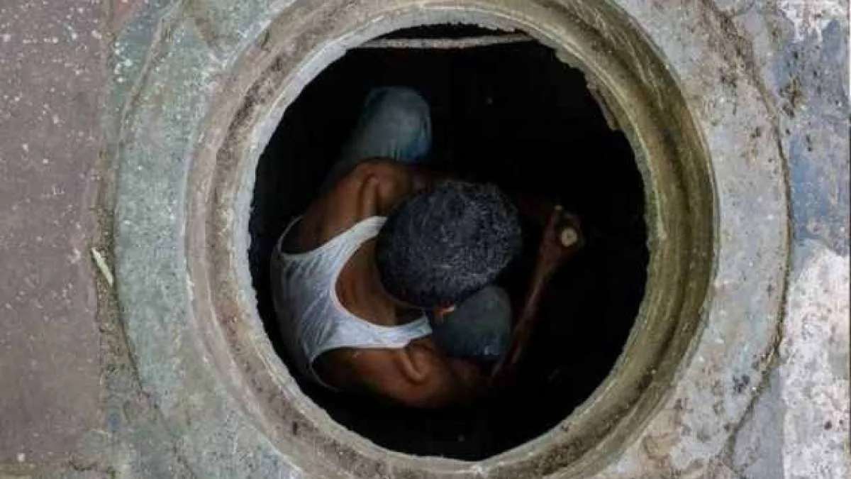 Sewage tank - India TV Hindi