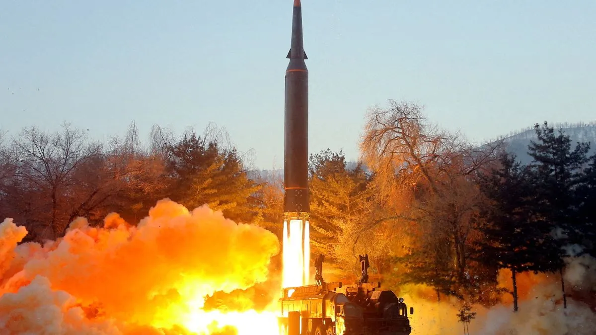 उत्तर कोरिया ने दागी मिसाइल।- India TV Hindi