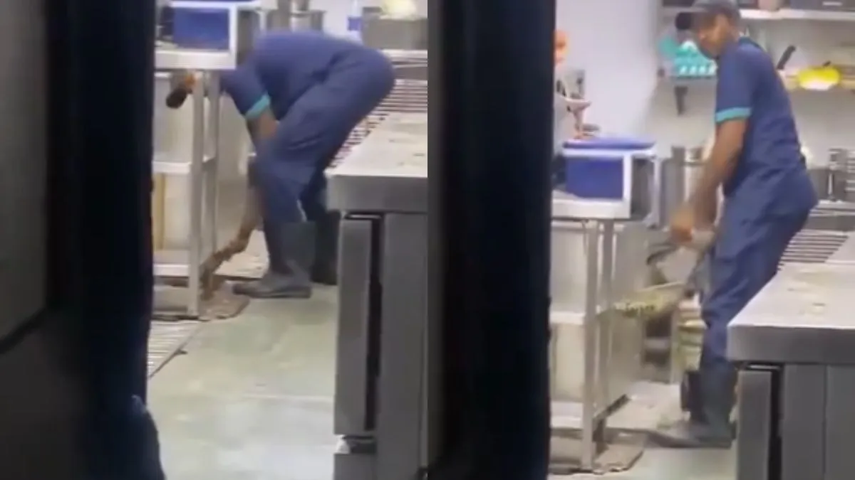किचन का नाला साफ करता कर्मचारी- India TV Hindi