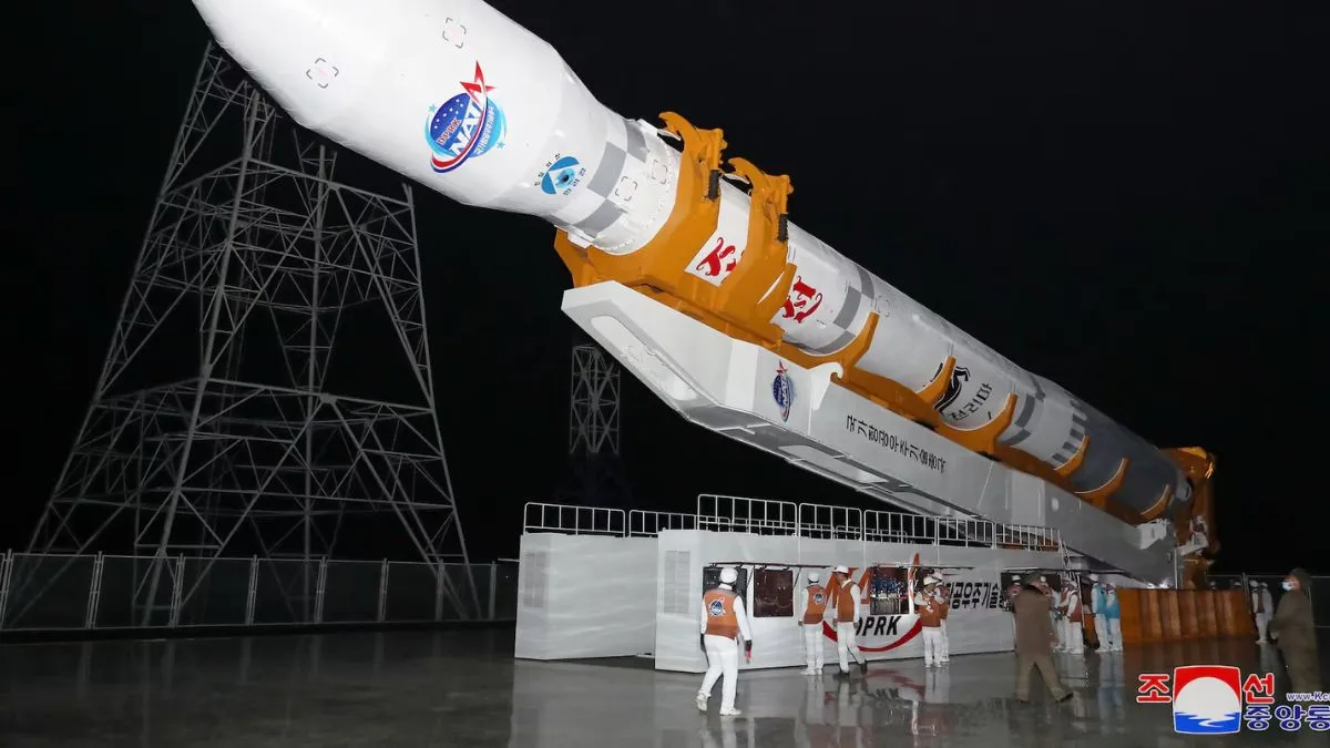 उत्तर कोरिया अंतरिक्ष में स्थापित करेगा दूसरा सैन्य जासूसी उपग्रह। - India TV Hindi