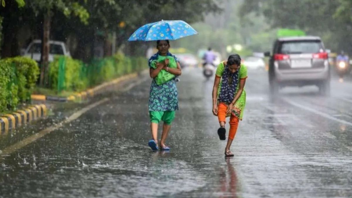 मौसम विभाग ने दिल्ली में अगले 24 घंटों में तक बादल छाए रहने और हल्की बारिश की जताई संभावना - India TV Hindi