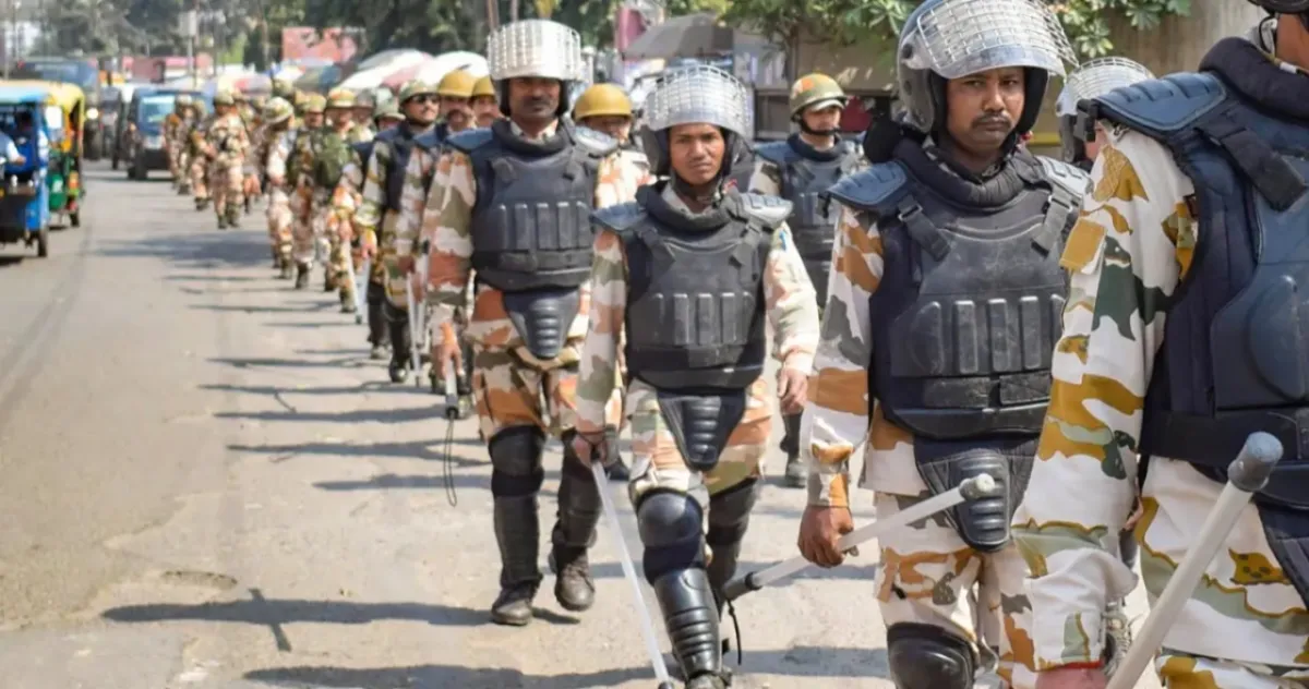 चप्पे-चप्पे पर तैनात सुरक्षाकर्मी- India TV Hindi