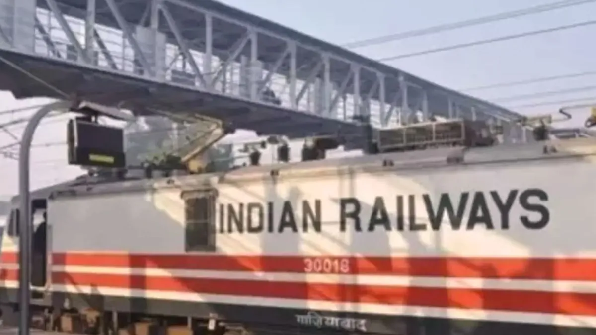 रेलवे में संरक्षा वर्ग के डेढ़ लाख से अधिक पद रिक्त - India TV Hindi