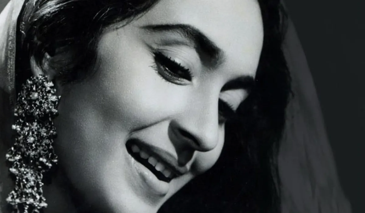 Nutan first actress who created a sensation by wearing swimming suit in 50s- India TV Hindi