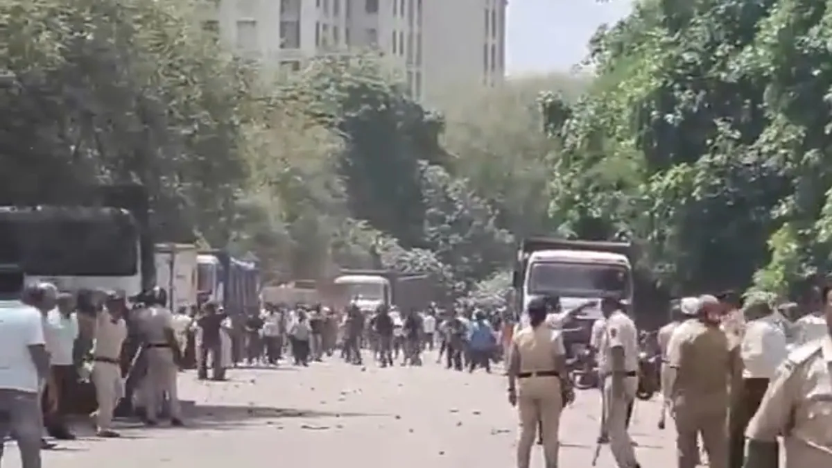 Mumbai Stone pelting- India TV Hindi