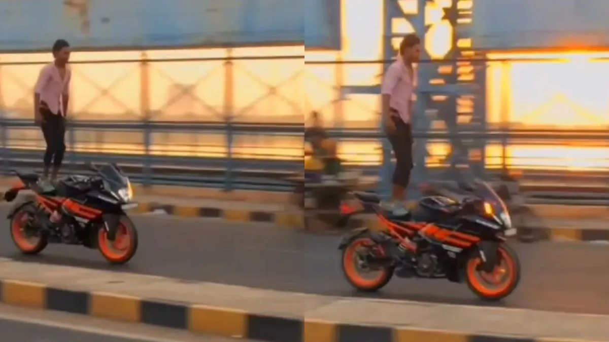 चलती बाइक पर खड़े होकर स्टंट करता युवक। - India TV Hindi