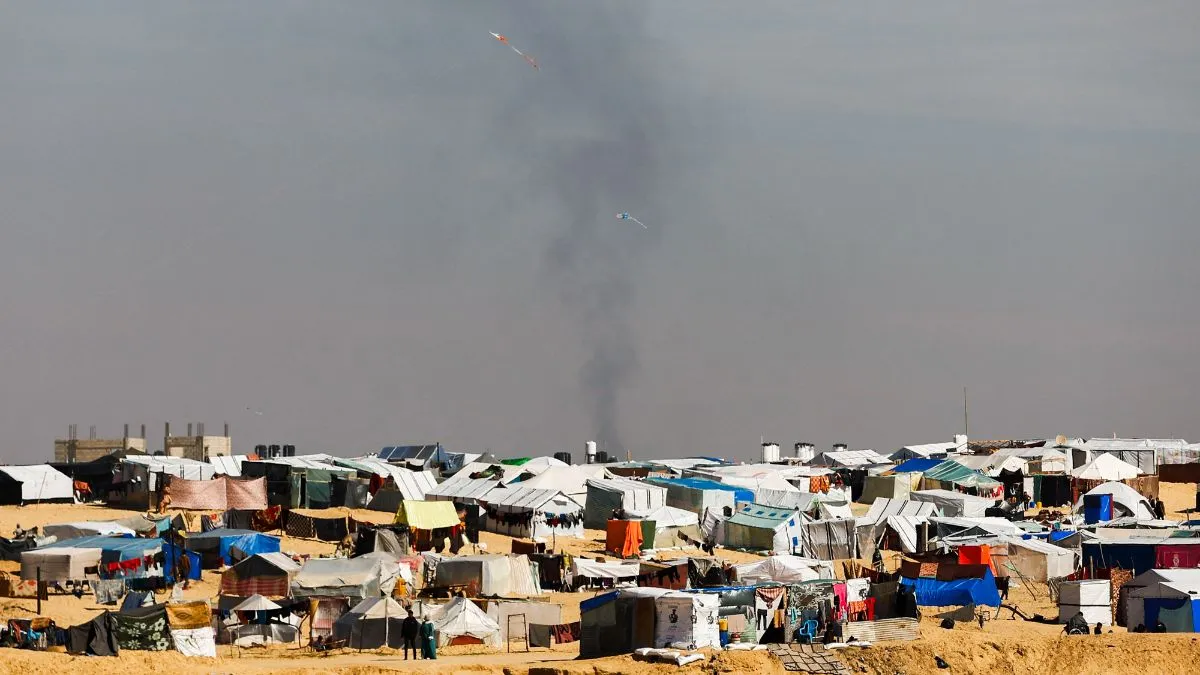 रफाह के शिविरों पर बरसे इजरायली बम। - India TV Hindi