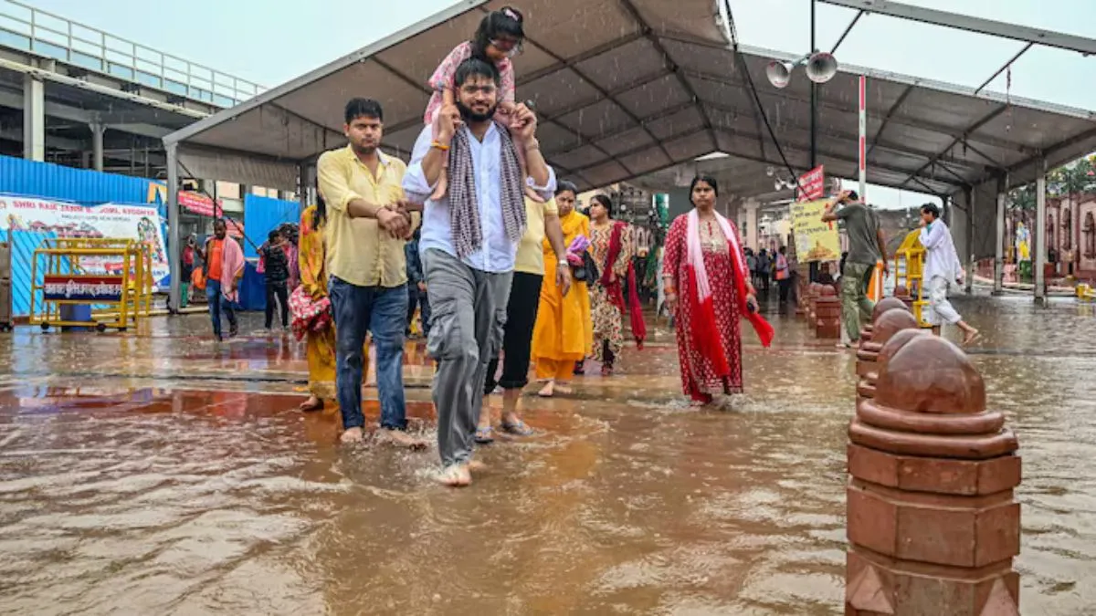 बारिश के बाद अयोध्या में हुआ जलभराव।- India TV Hindi