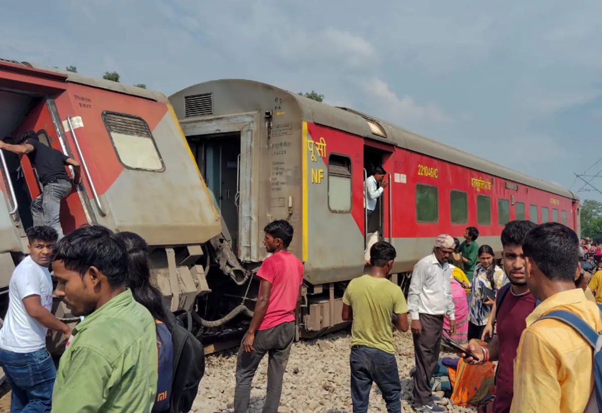 लोको पायलट ने एक्सीडेंट के पहले सुनी धमाके की आवाज- India TV Hindi