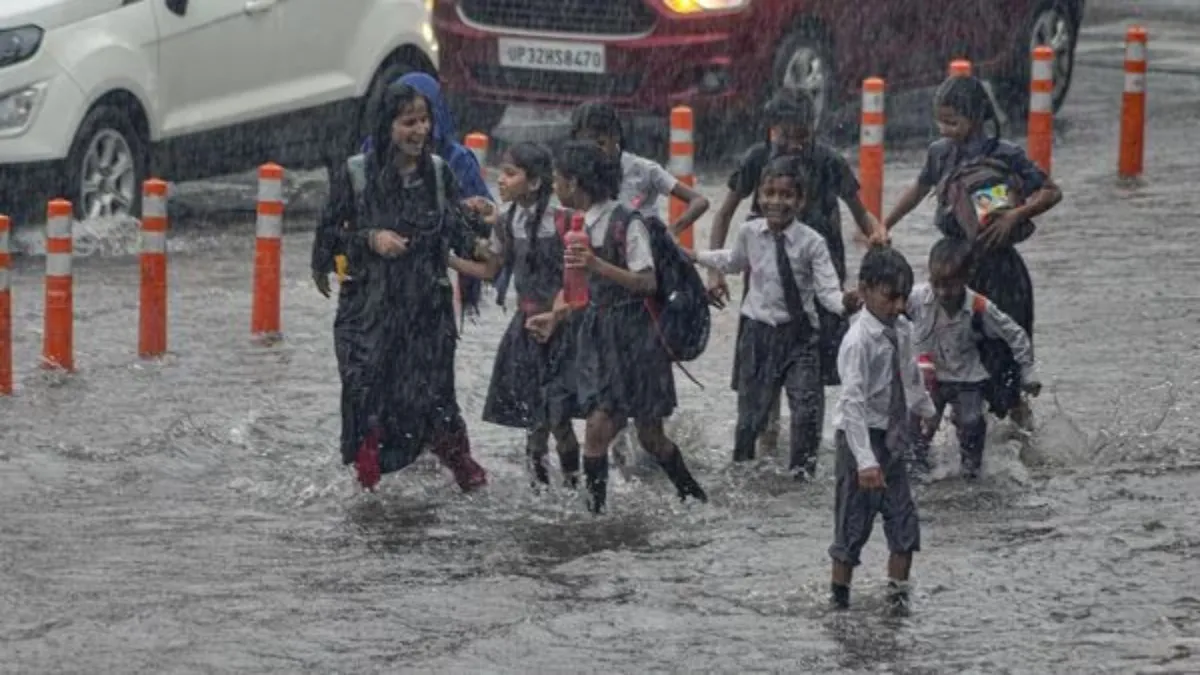 गुजरात के कई जिलों में भारी बारिश- India TV Hindi