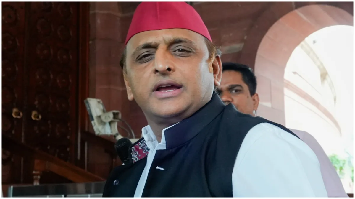 Akhilesh Yadav targeted BJP government after 69000 teacher recruitment exam  merit list was cancelle- India TV Hindi