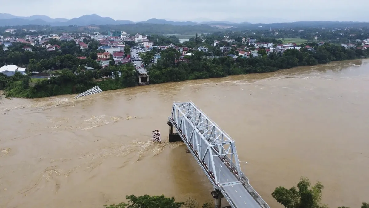 Bridge Collapses In Vietnam- India TV Hindi