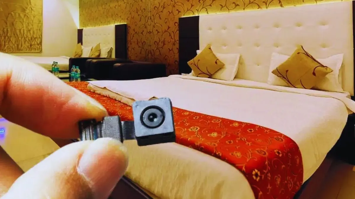 Hidden Camera, Secret Camera, Spy Camera, How to identify hidden cameras in a hotel room- India TV Hindi