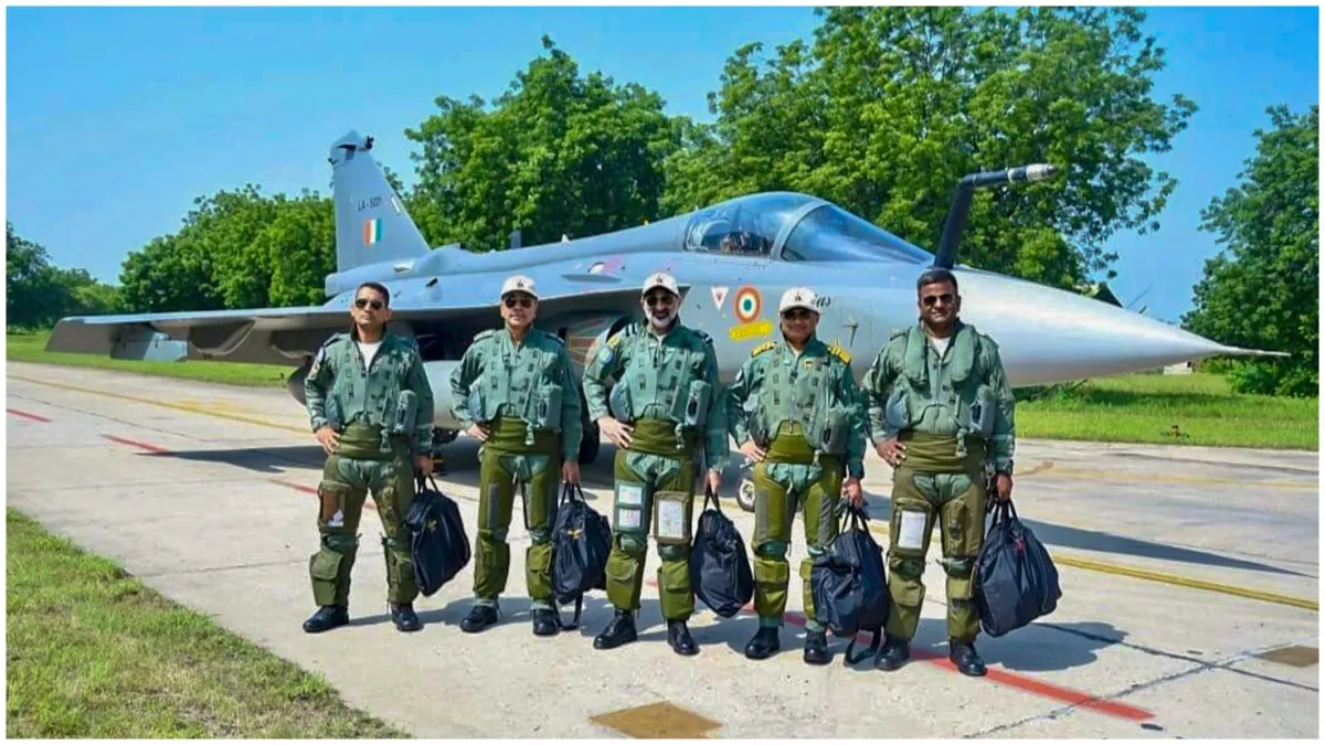 india Air Force Army and Navy Deputy Chiefs flew Tejas aircraft Enemy countries were shown their pla- India TV Hindi