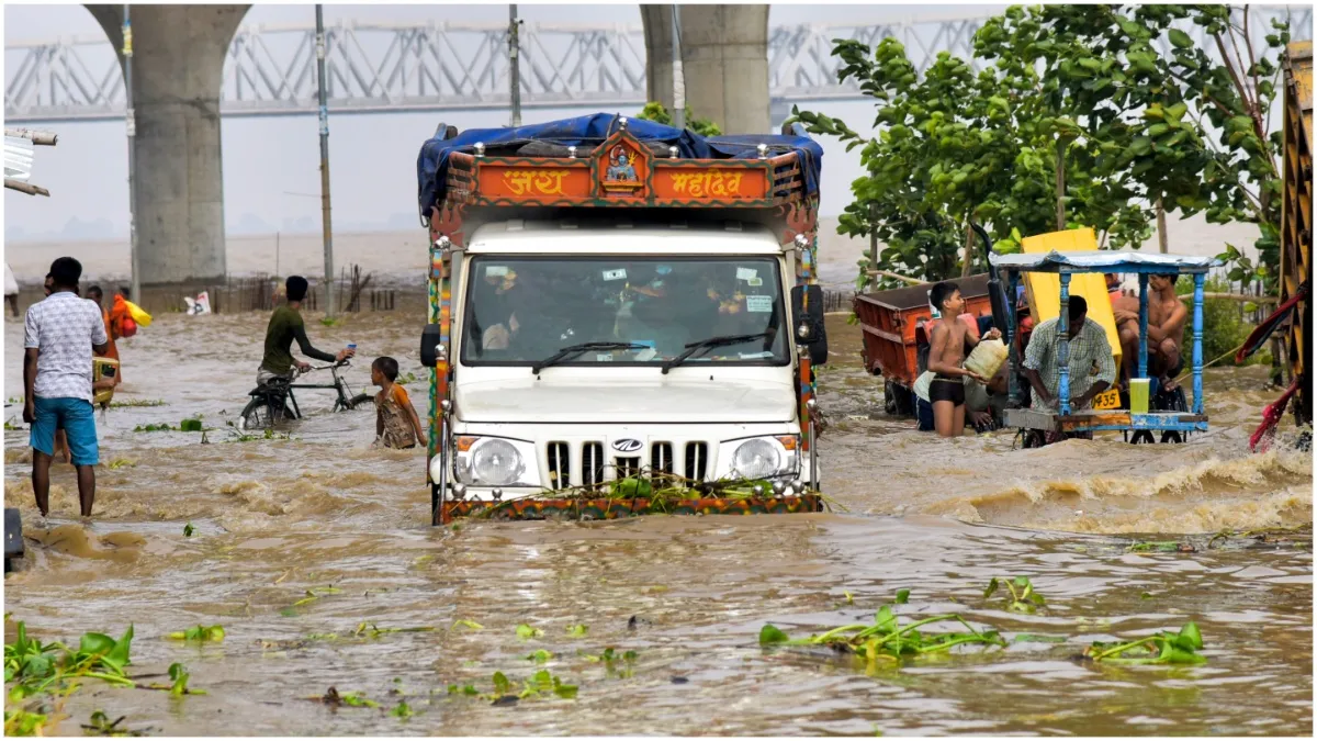 Bihar government schools closed due to rising water level of Ganga river flood threat in east up- India TV Hindi