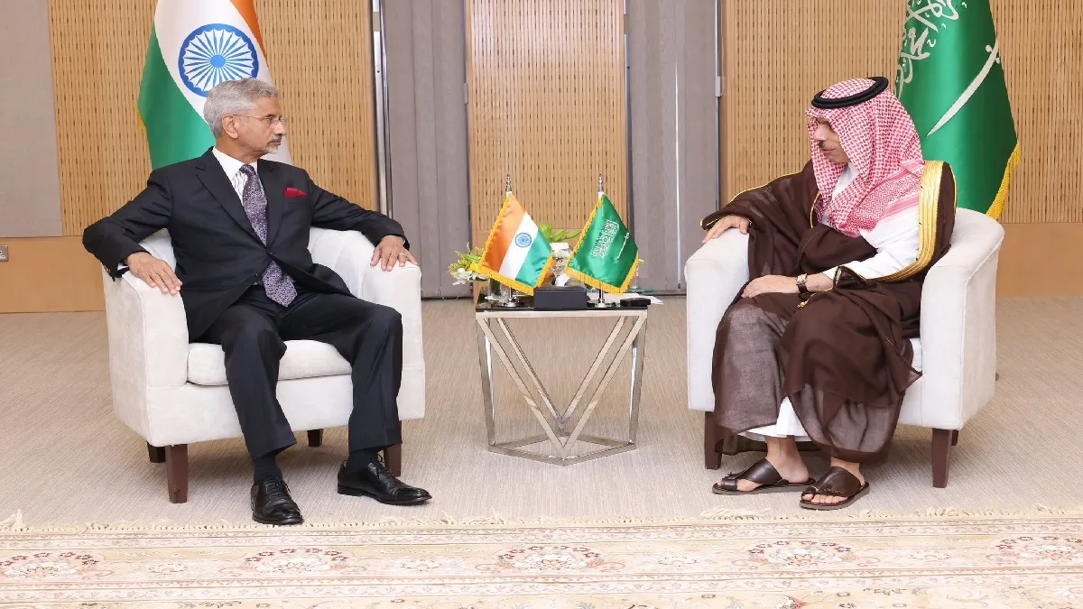 Jaishankar Meets Saudi Arabia FM Faisal bin Farhan in Riyadh- India TV Hindi