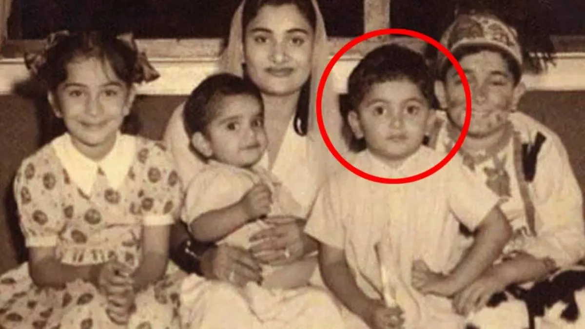 rishi kapoor childhood photo- India TV Hindi