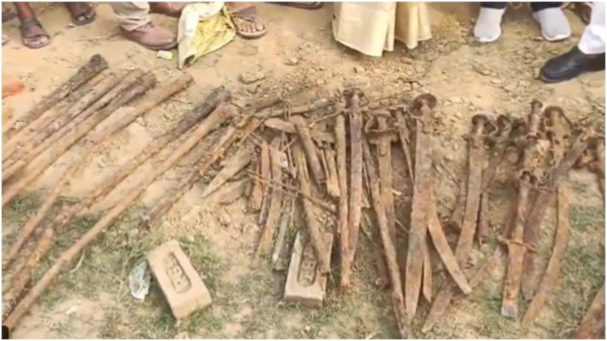 weapons found during the excavation of a field in Shahjahanpur may be related to the 1857 revolution- India TV Hindi