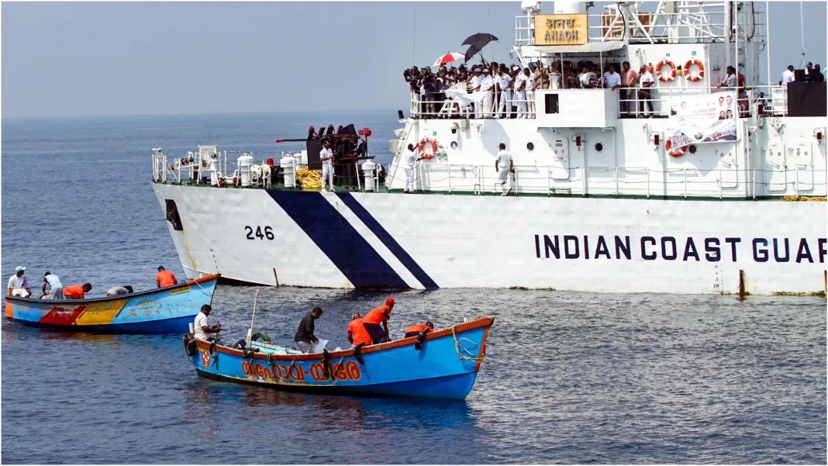 Indian coast gaurd arrested 78 Bangladeshi Fishermen in Indian Water- India TV Hindi