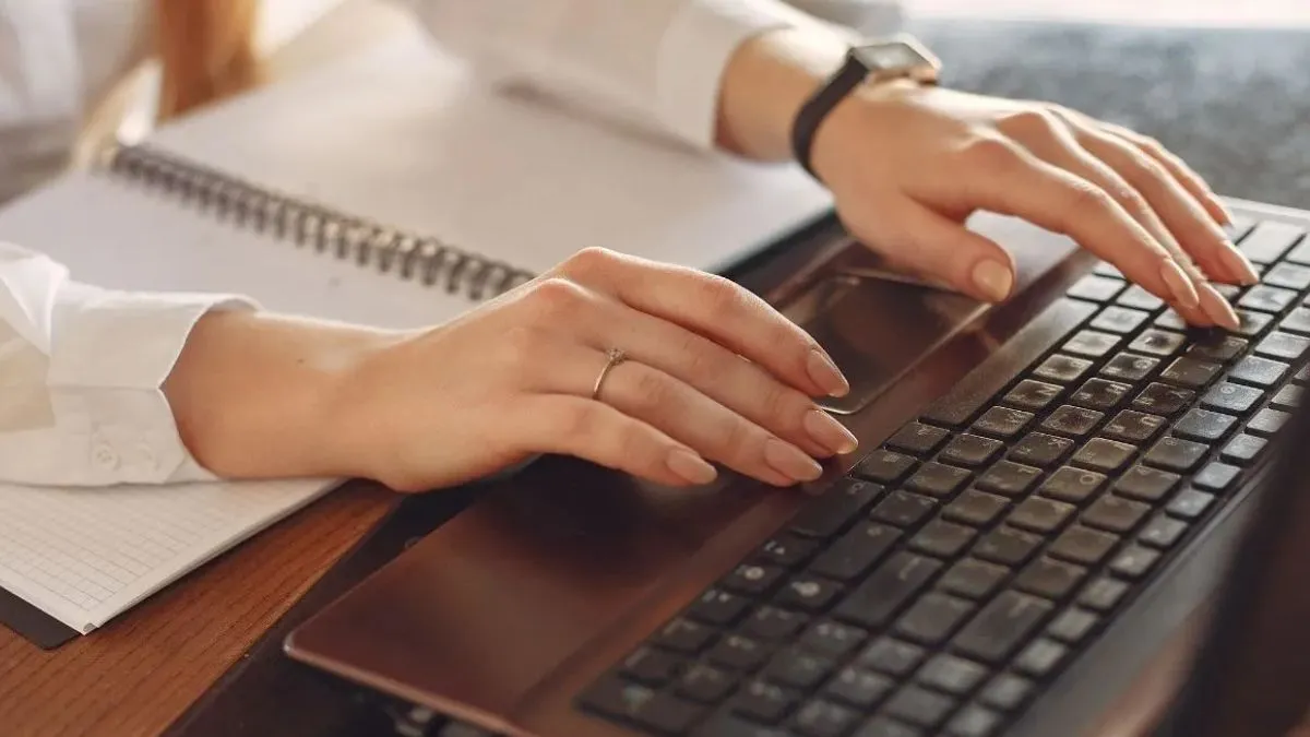 हिंदुस्तान उर्वरक एवं रसायन लिमिटेड में निकली भर्ती (सांकेतिक फोटो)- India TV Hindi